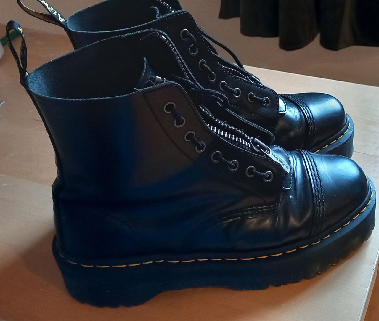 Dr martens med foer clearance str 43