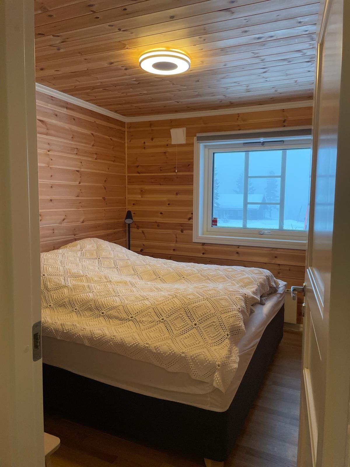 Soverom med 180 cm seng Galleribilde