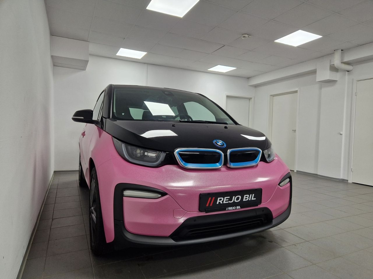 Pink bmw clearance i3