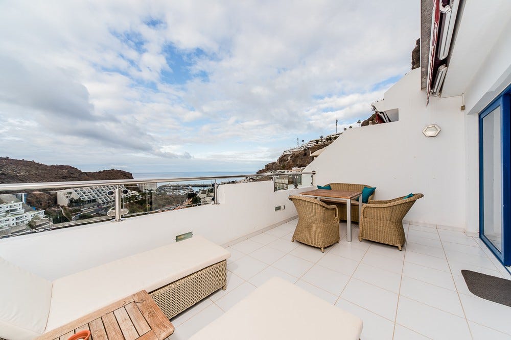 202, 203 og 401 er toppleiligheter. Terrassen har markise, 2 solsenger, spisebord og 4 posisjons stoler Galleribilde