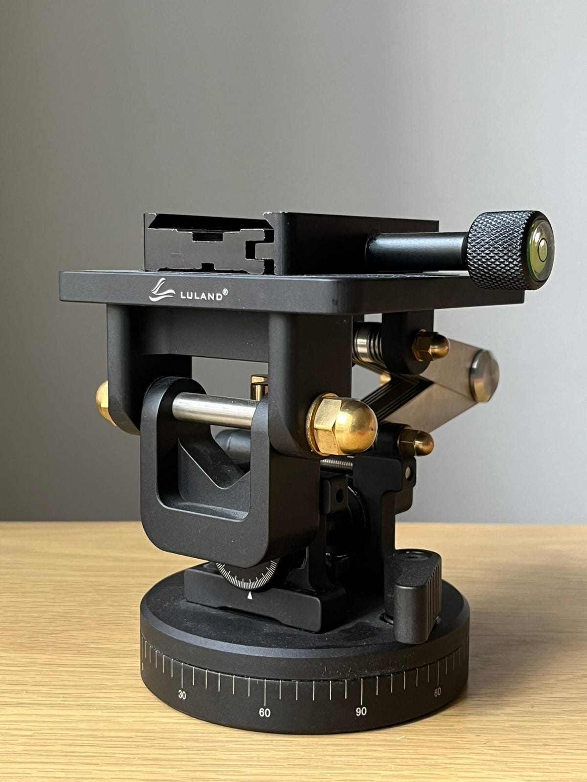 Luland tripod head FINN