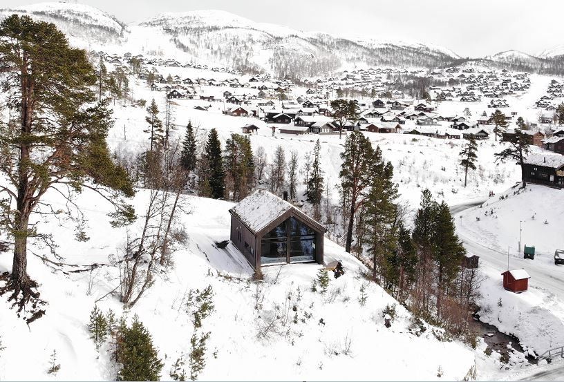 Innflytningsklar, helt ny hytte på meget fin utsiktstomt – kort vei til alpin og langrennsløyper – Rauland!