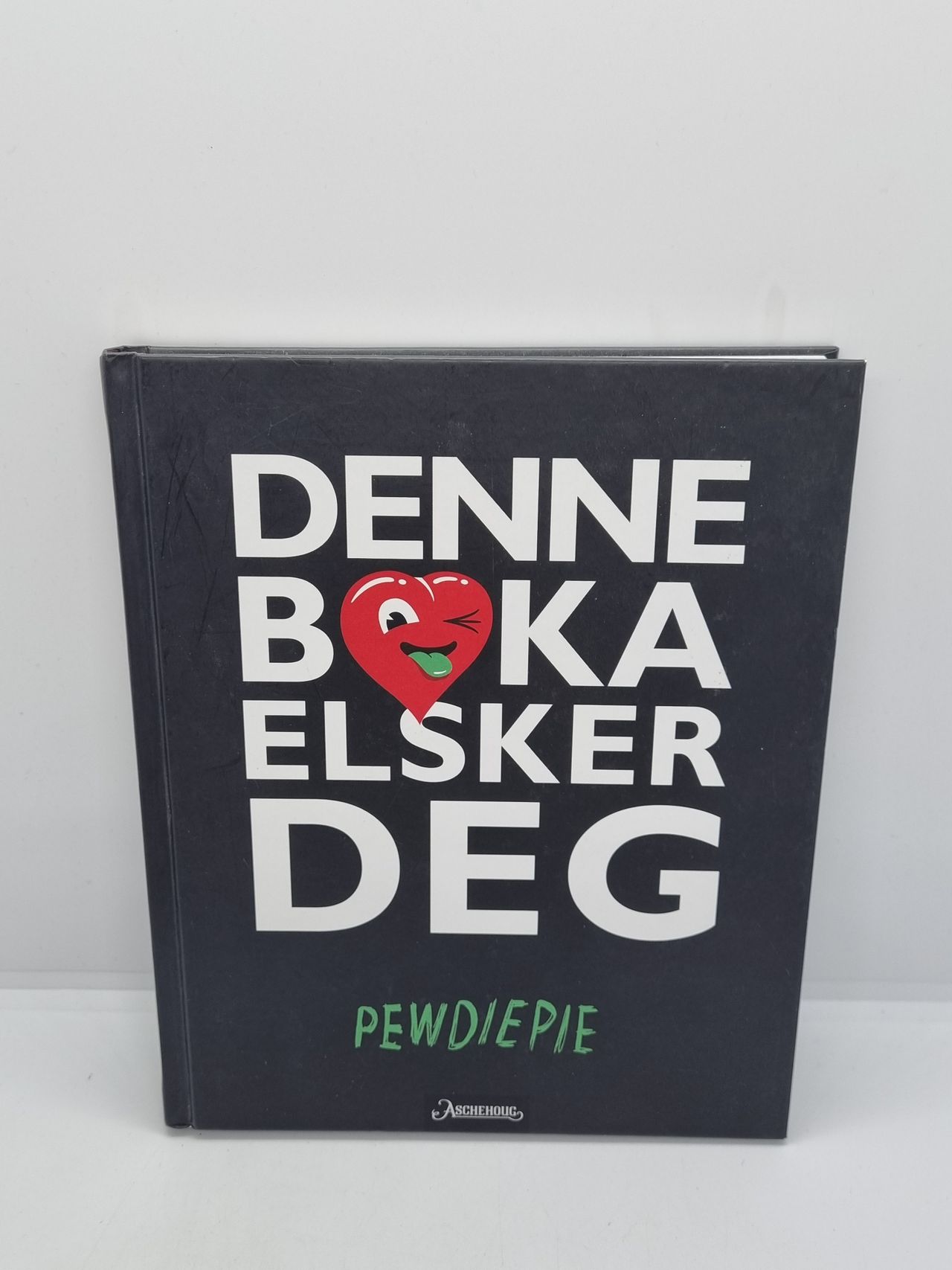 Denne Boka Elsker Deg - Pewdiepie 