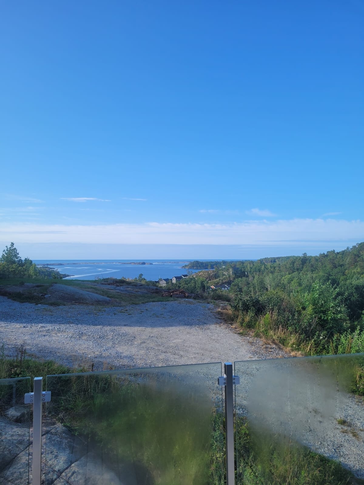 Utsikt fra stue/kjøkken (sørvestvendt terrasse) Galleribilde