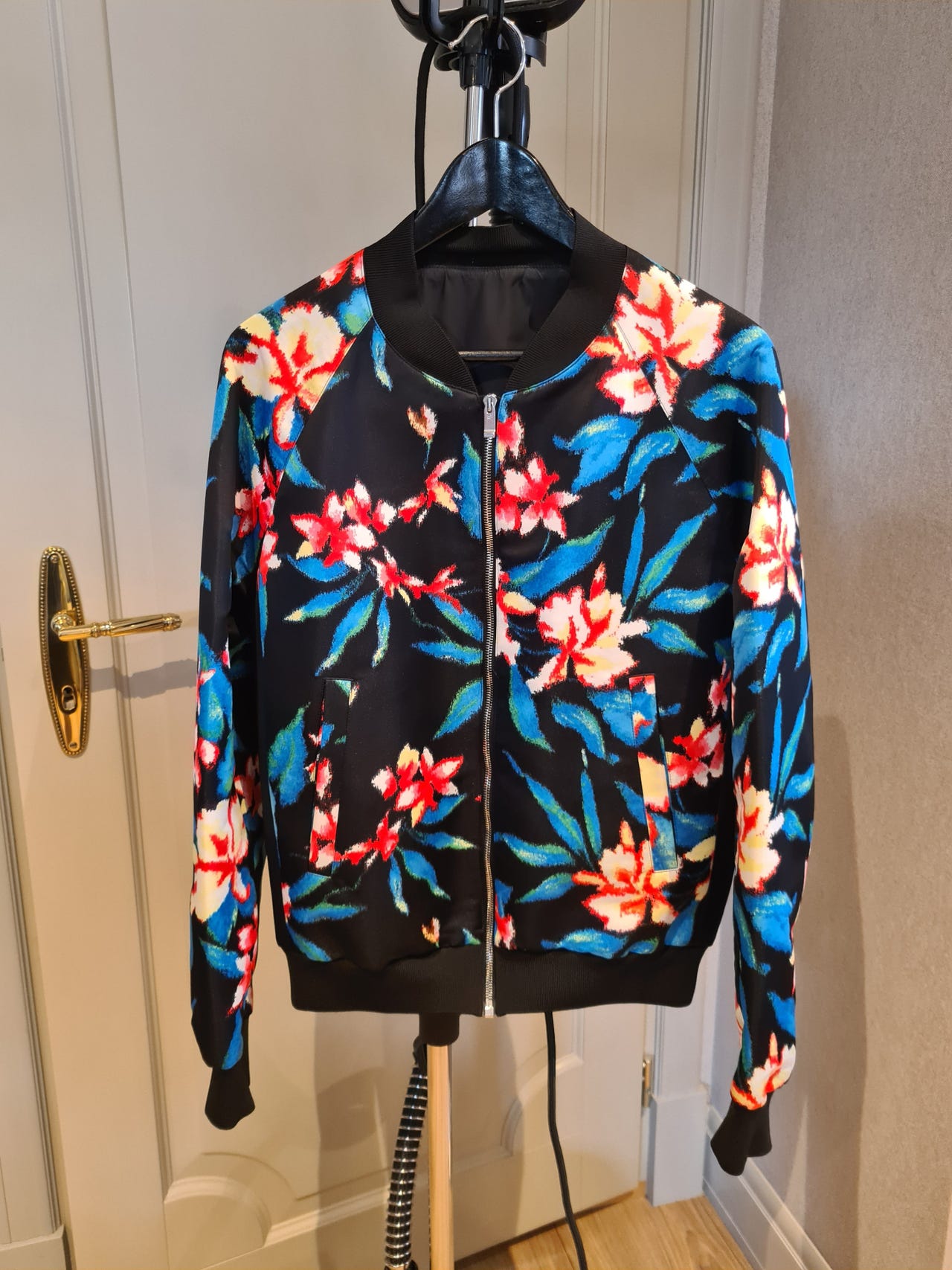 Balenciaga Printed Satin Bomber Jacket | FINN-torget