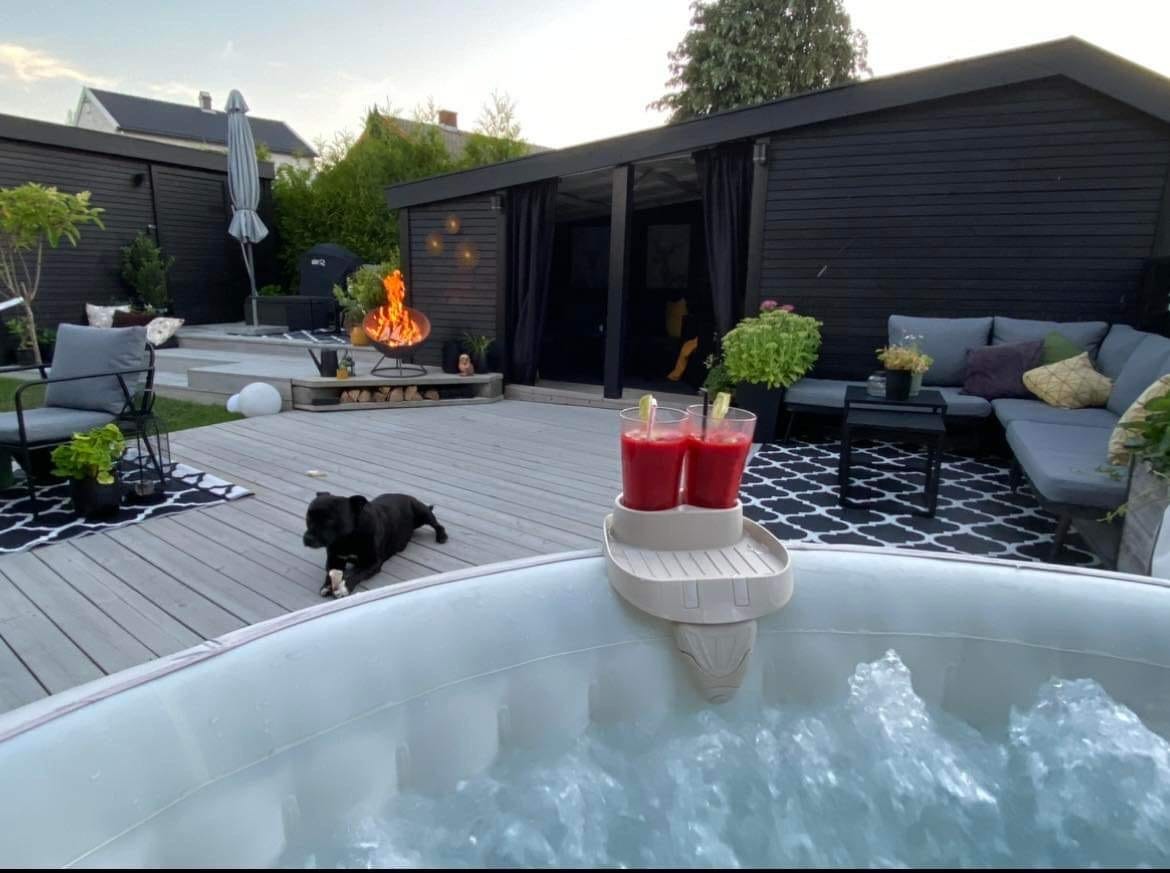Uteområde sett fra boblebad Galleribilde
