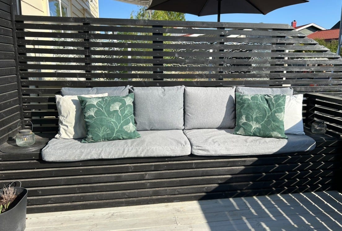 Daybed på verandaen med kveldssol frem til ca 20.30 Galleribilde