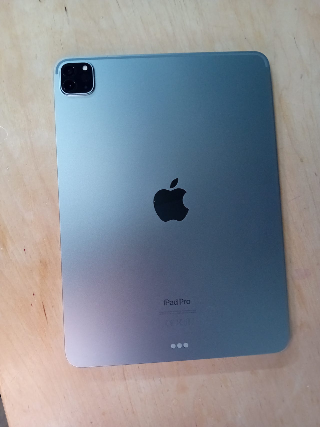 iPad Pro (11") 4 gen, 128 GB WiFi (stellargrå) Veldig pent brukt + mye