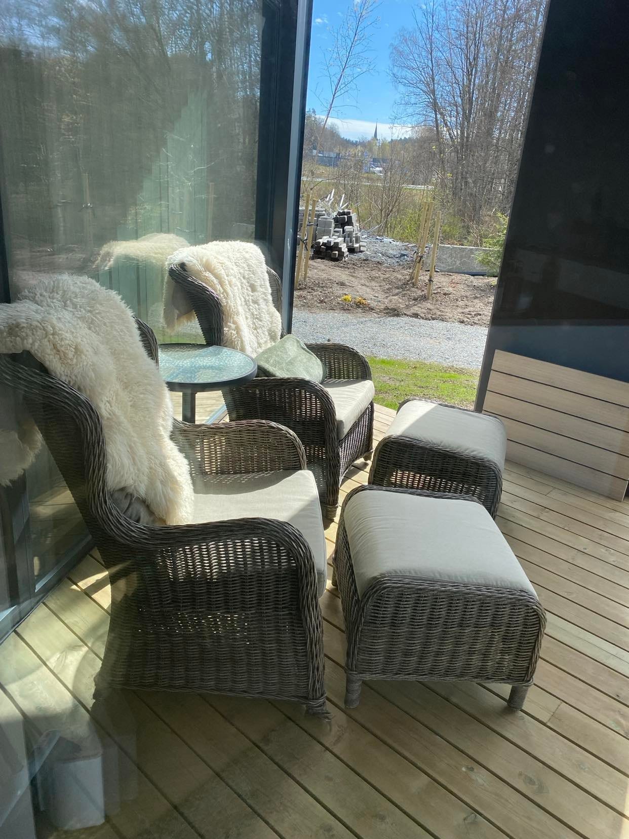 Deilig sittegruppe på uteplassen Galleribilde
