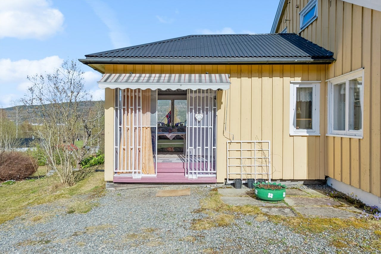 Enebolig med stor tomt på over 3,2 daa - Fin utsikt over Randsfjorden ...