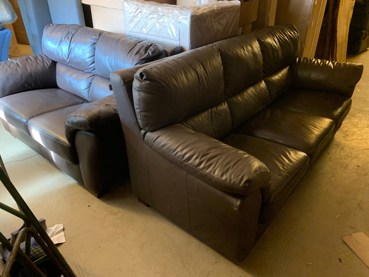 2-3seter mørk brun hud/pvc | FINN-torget