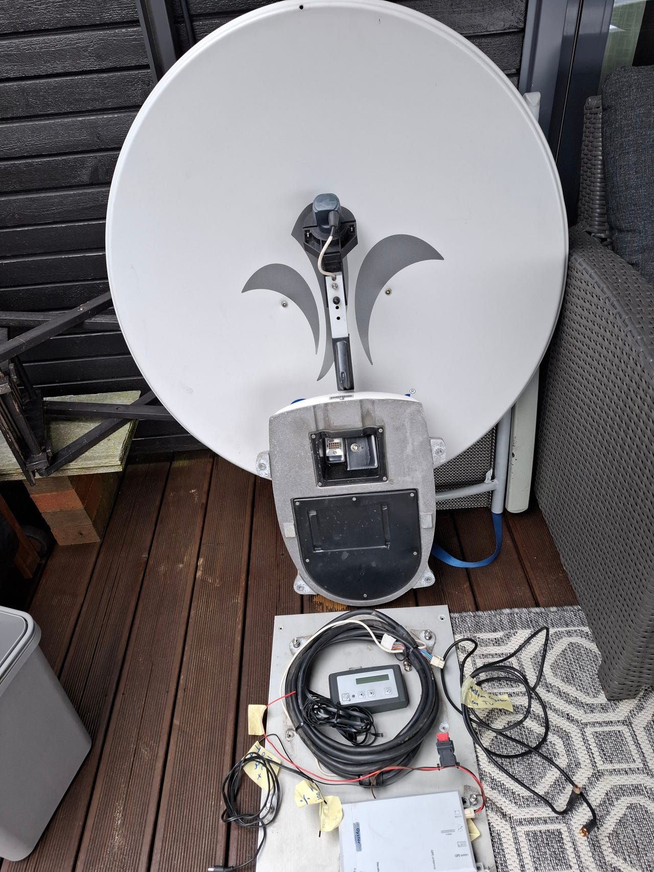 Oyster Antenne Fährt Nicht Mehr Ein Komplett 85 Cm Oyster automatisk Satelitt antenne for bobil | FINN torget