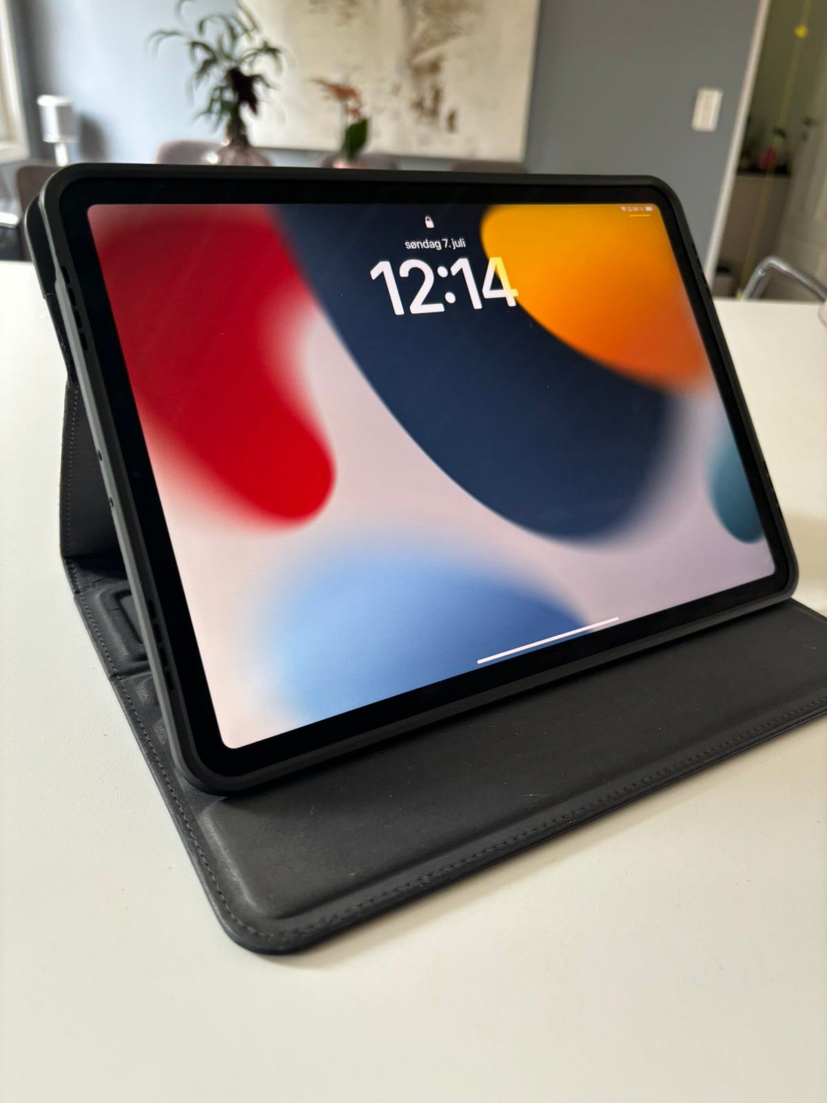 Pent brukt iPad Pro 11 med deksel og ladekabel kvittering fra