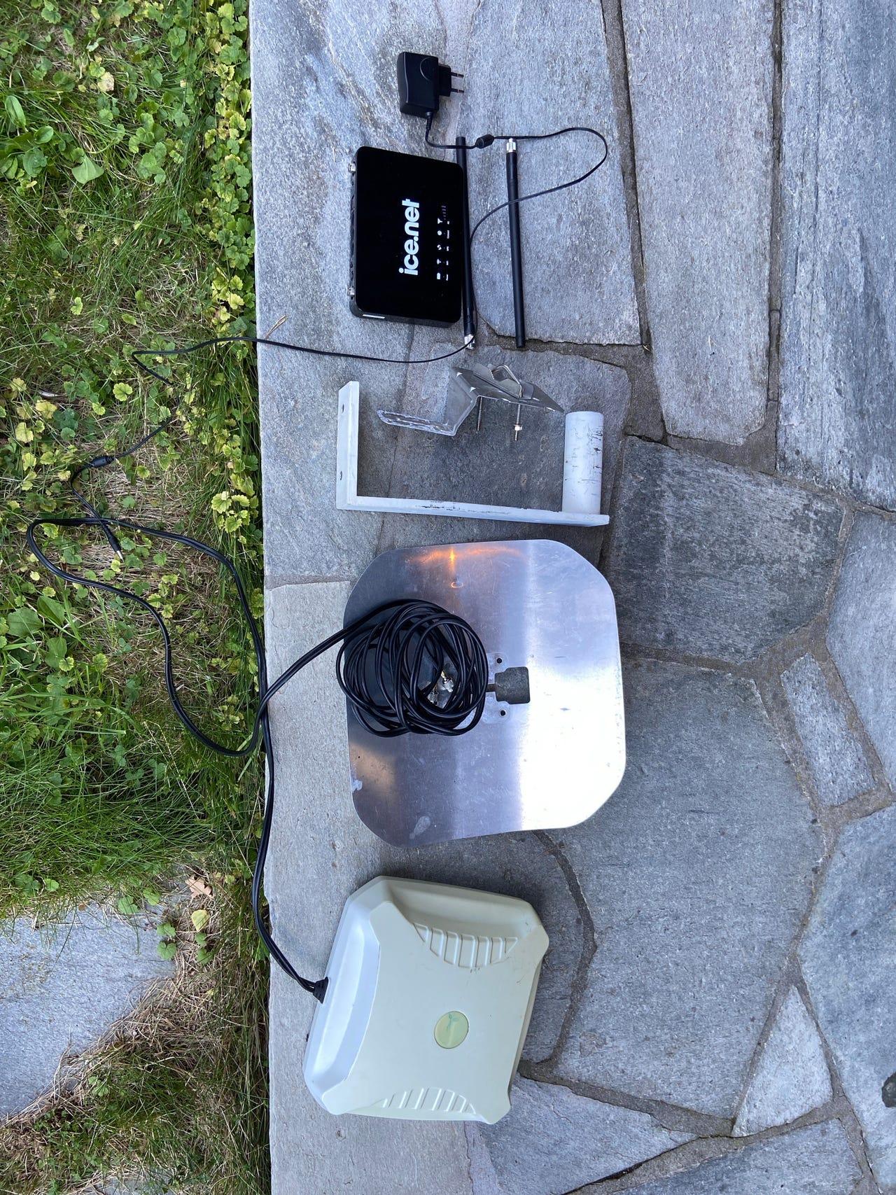 Ice 4g router med ekstern utendørsantenne m. Veggfeste | FINN torget