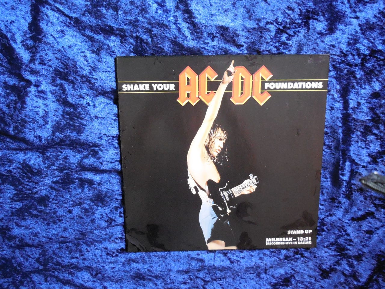 AC/DC - SHAKE YOUR FOUNDATIONS - MAXISINGEL FLY ON THE WALL ...