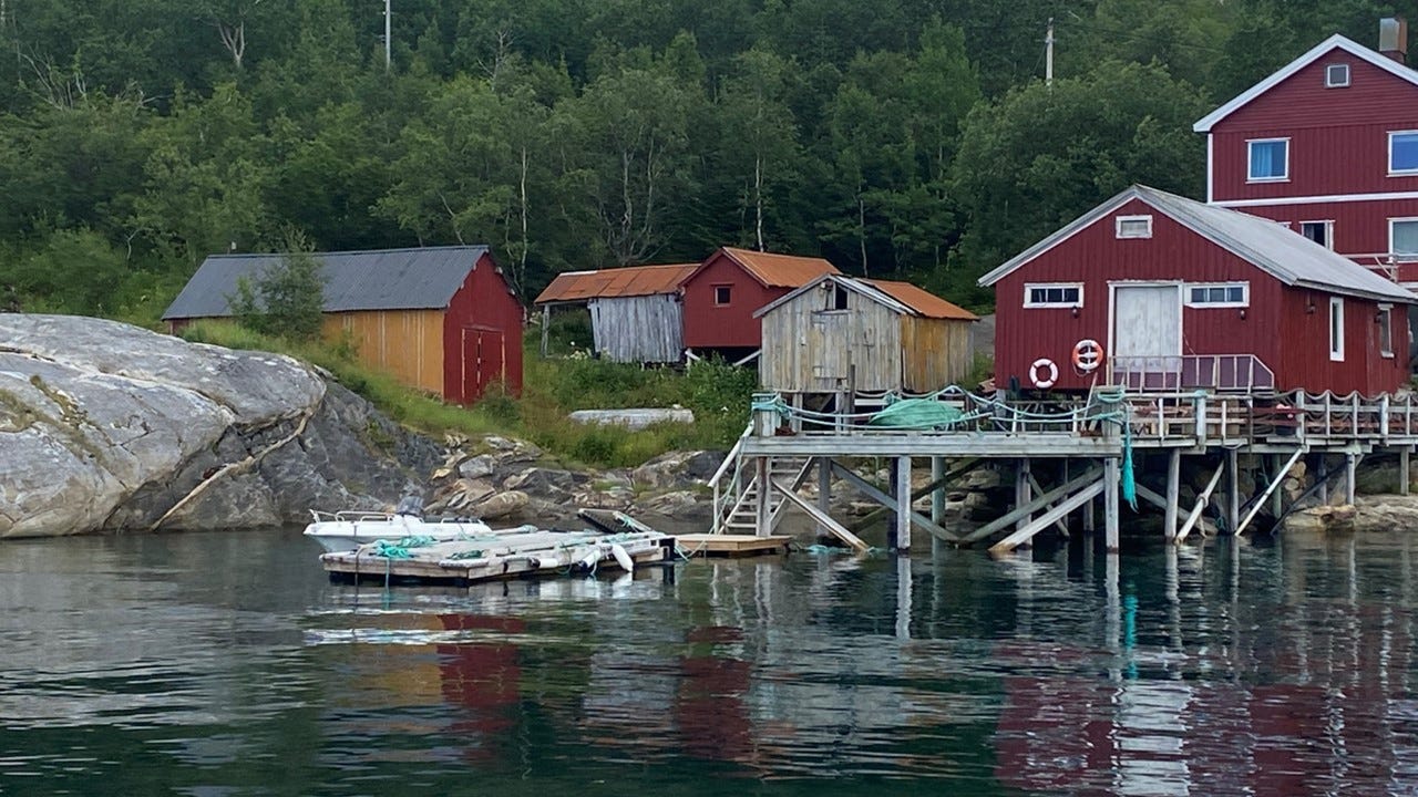 Flytebryggen og båten Galleribilde