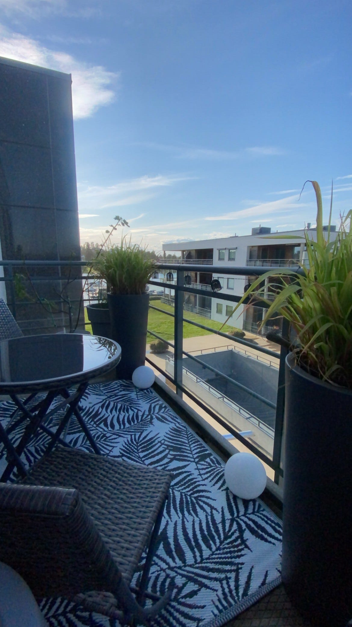 Balkong nr 2 mot nord - utsikt vestover Galleribilde