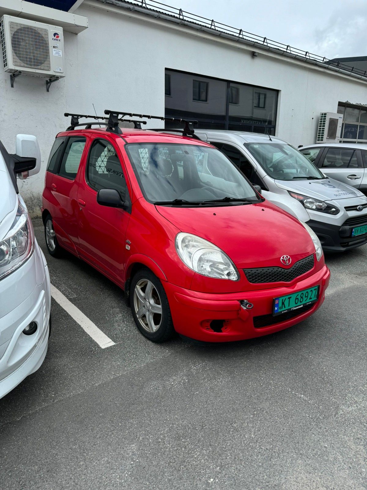 Bruktbil til salgs: Toyota Yaris Verso - 2005 - Rød - 75 Hk - Kasse ...