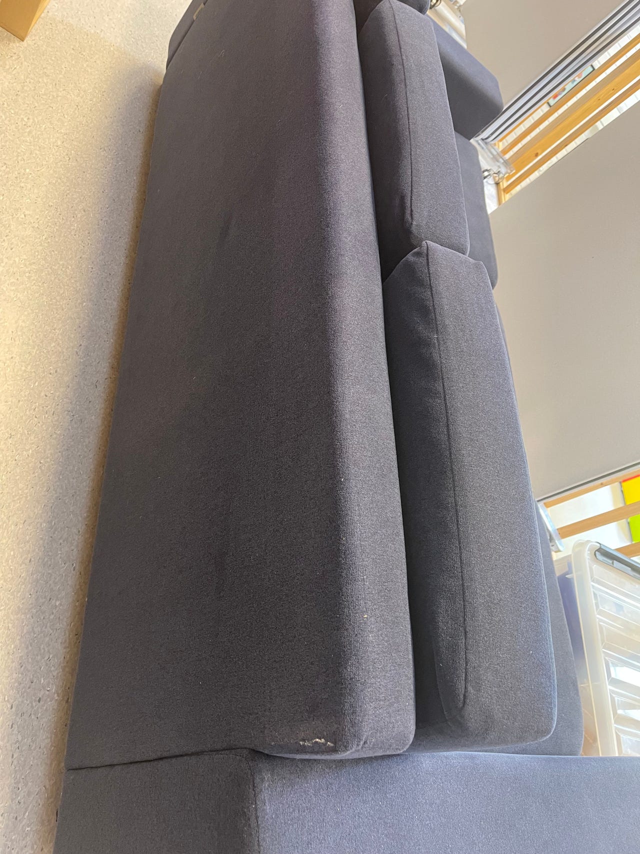 Meget god sofa selges billig da den trenger en rens. FINN