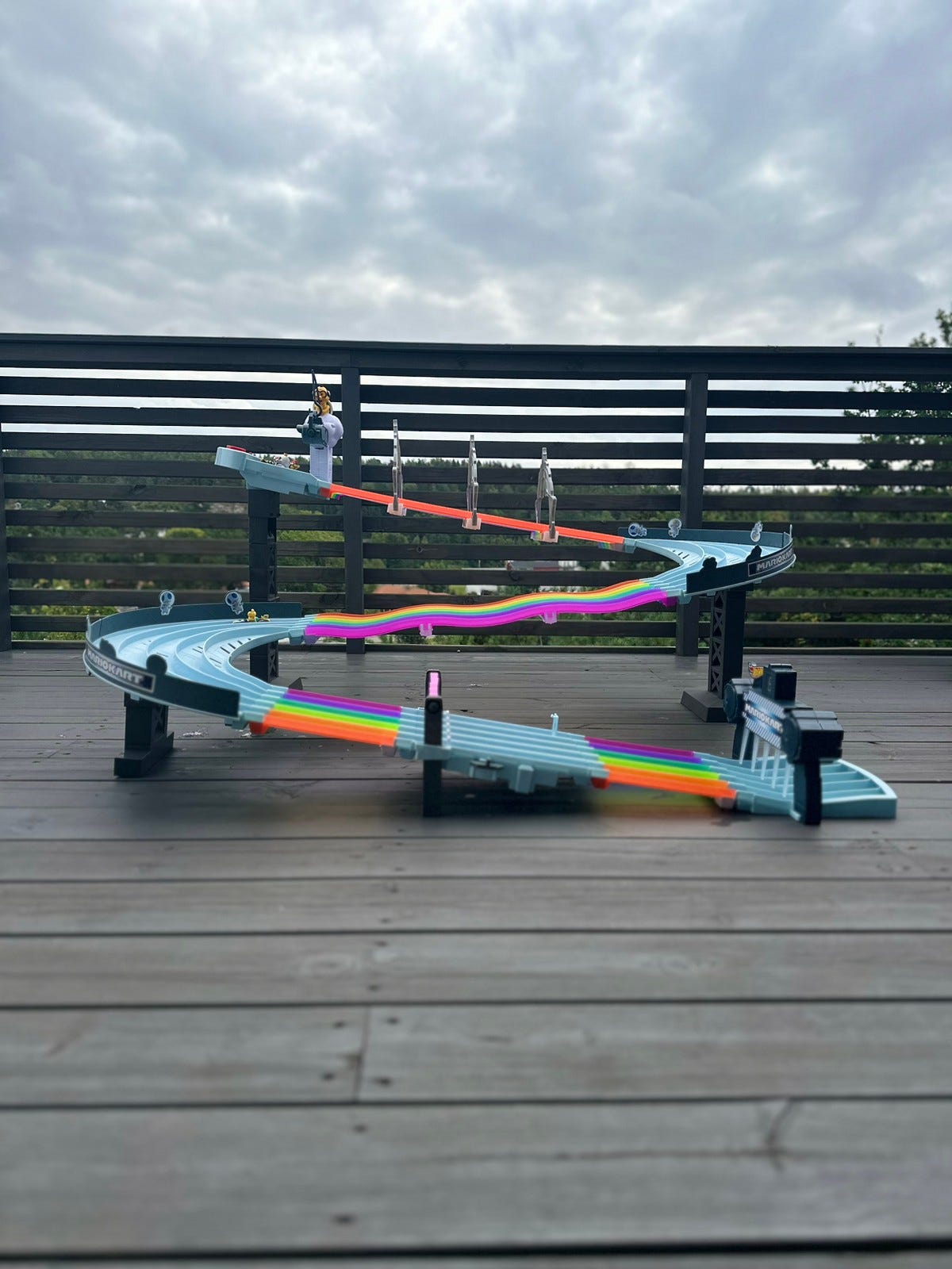 Hot wheels Mario Kart Rainbow Road FINN