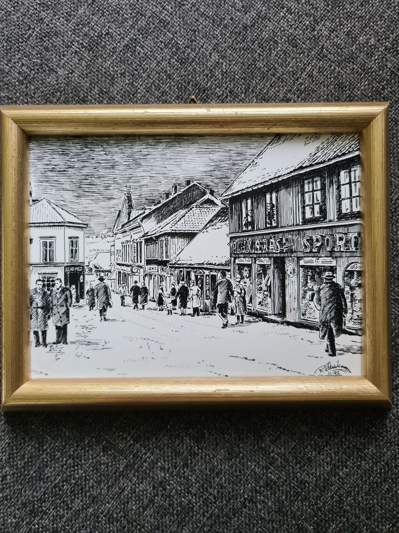 trykk-p-porselen-t-nsberg-torvagaten-finn-torget