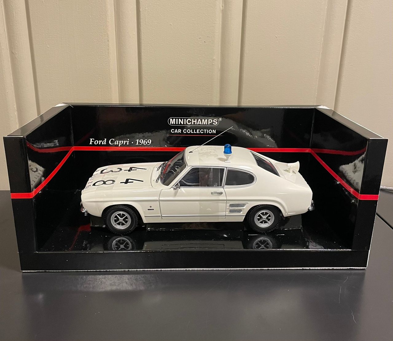楽天市場】【中古】開封)1/18 Minichamps Ford Capri 1969(ﾊﾟﾄｶｰ