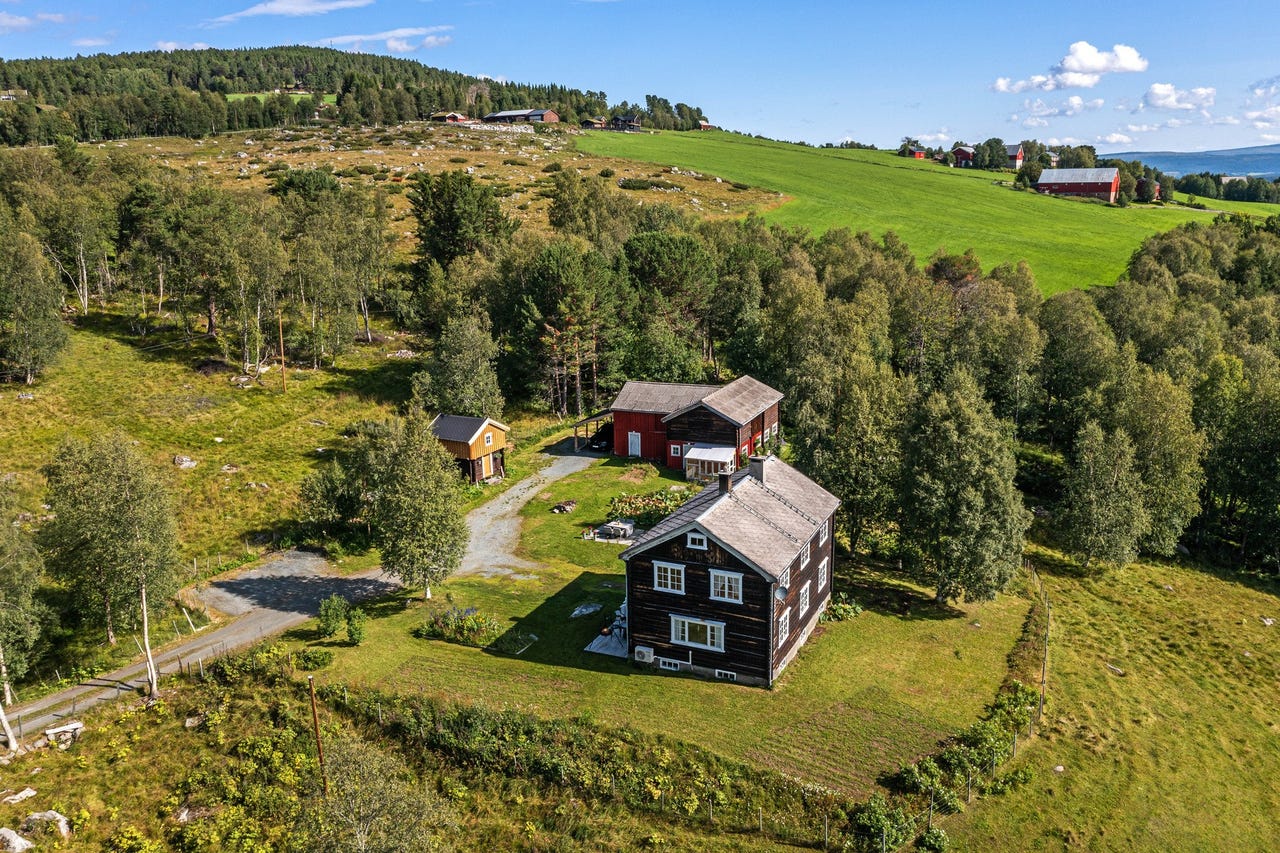 Småbruk med idyllisk og skjermet beliggenhet ca. 13 km nord for Oppdal