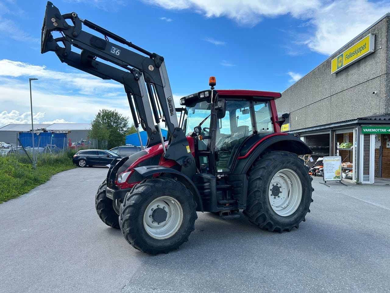 Til Salgs Valtra N103 HiTech Med l Q36 Laster 2014 FINN no