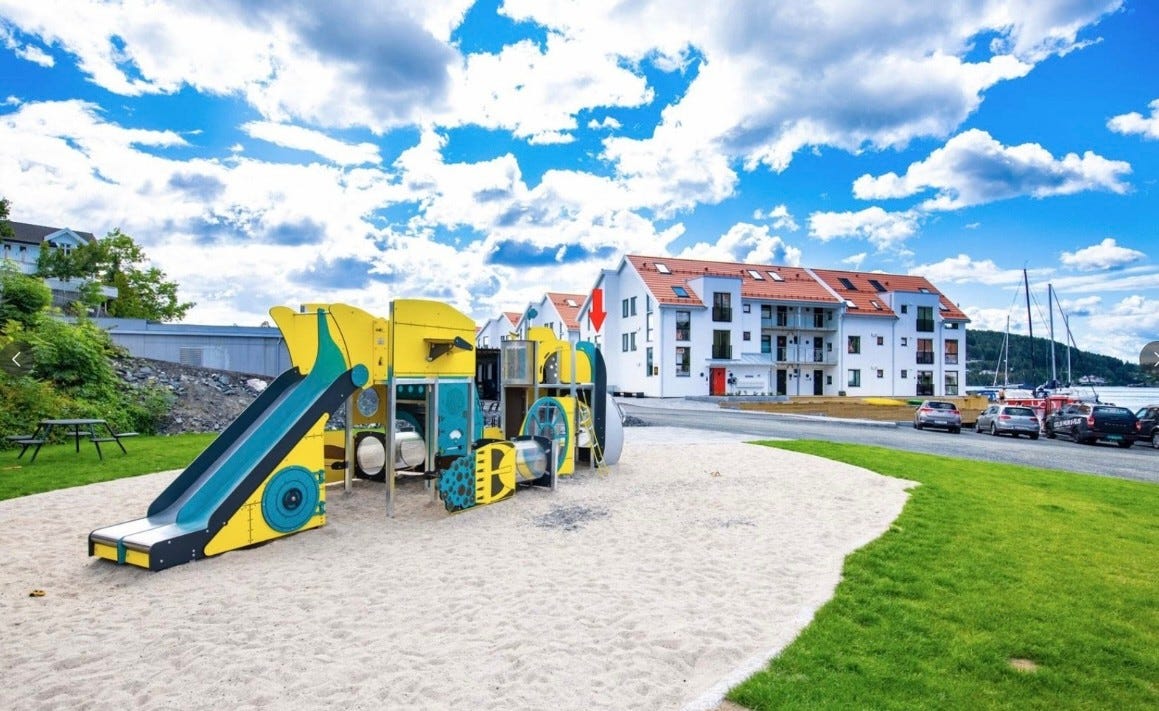 Lekeplass like ved leiligheten Galleribilde