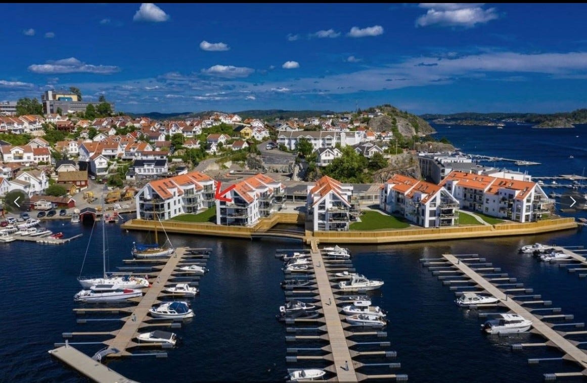 Rød pil viser til leiligheten Galleribilde