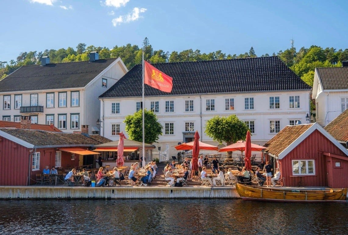 Yrende liv i Kragerø sentrum Galleribilde