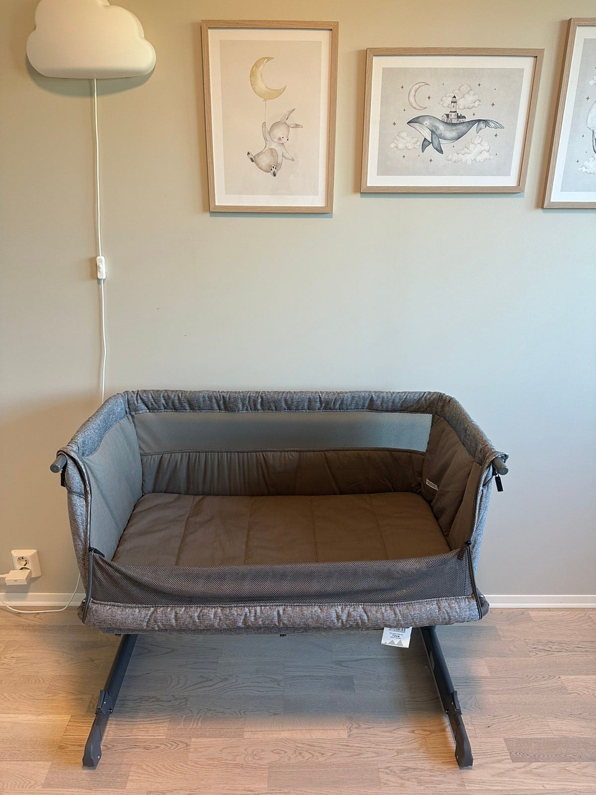Bedside Crib, yngri FINN