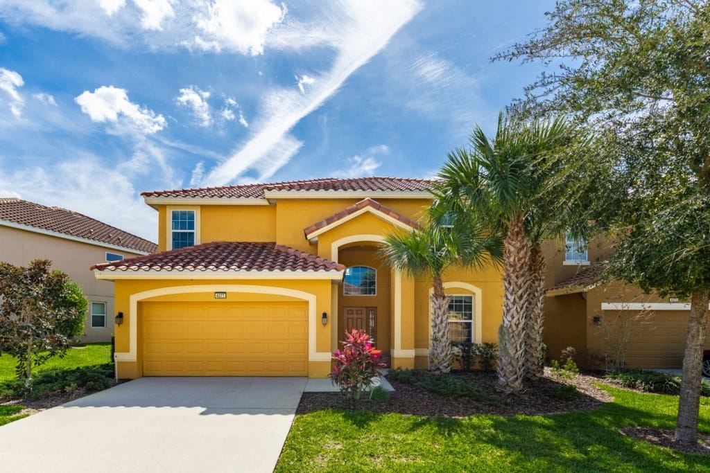 Flott hus over to etasjer Galleribilde