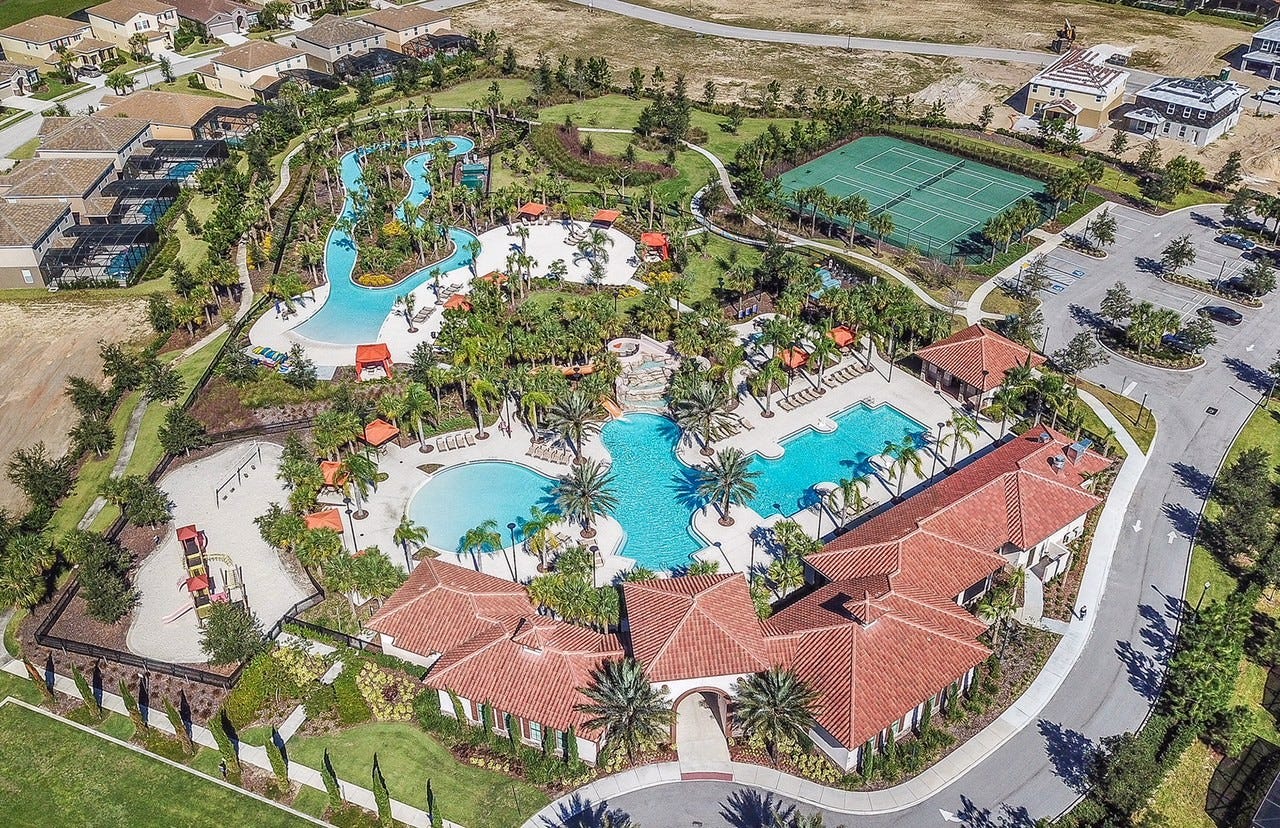 Fellesanlegget med basseng, sklie etc.... Galleribilde