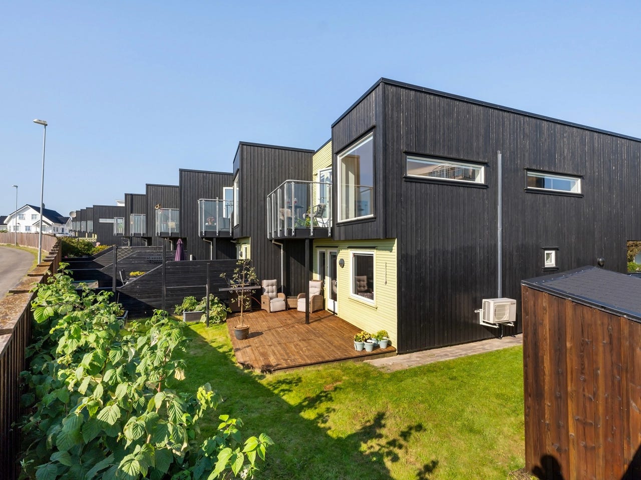 Meget pent enderekkehus m/ 3 sov, solrikt uteområde og kort avstand til