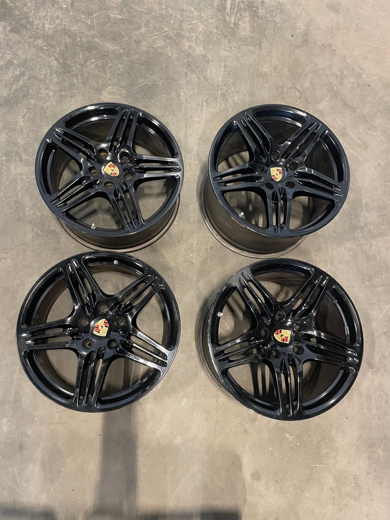 997 Turbo rim set in black.
