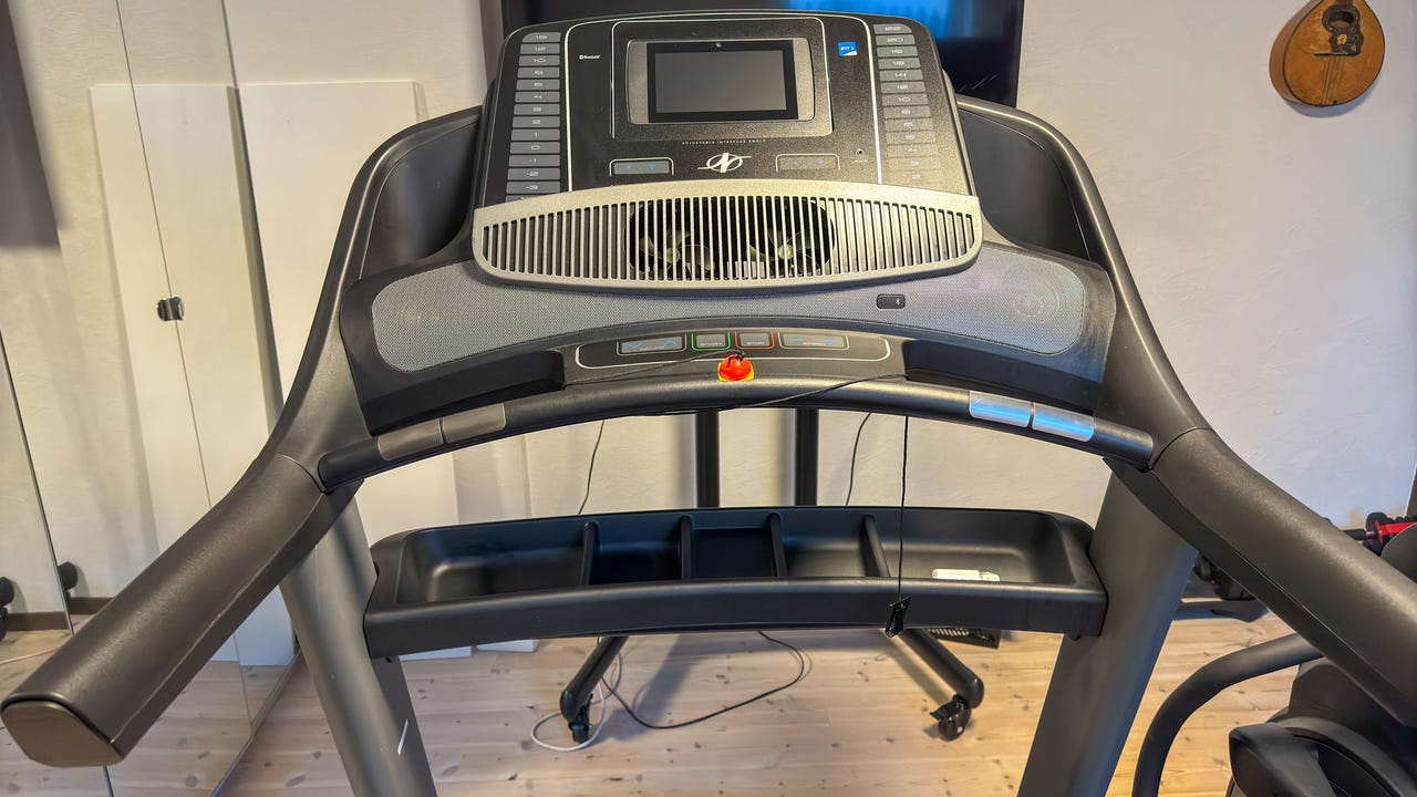 NordicTrack Commercial 1750 Tredemølle – iFit, Bluetooth, Ny Konsoll