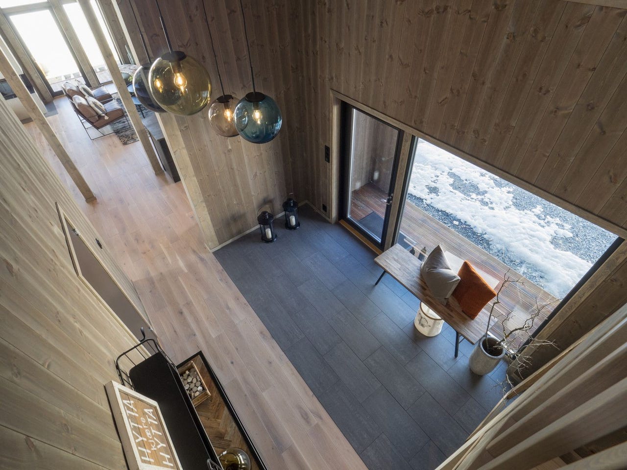 Flott prosjektert hytte på sørvest vendt, solrik tomt midt i trekket på Haukeli Skisenter – ski in/out!