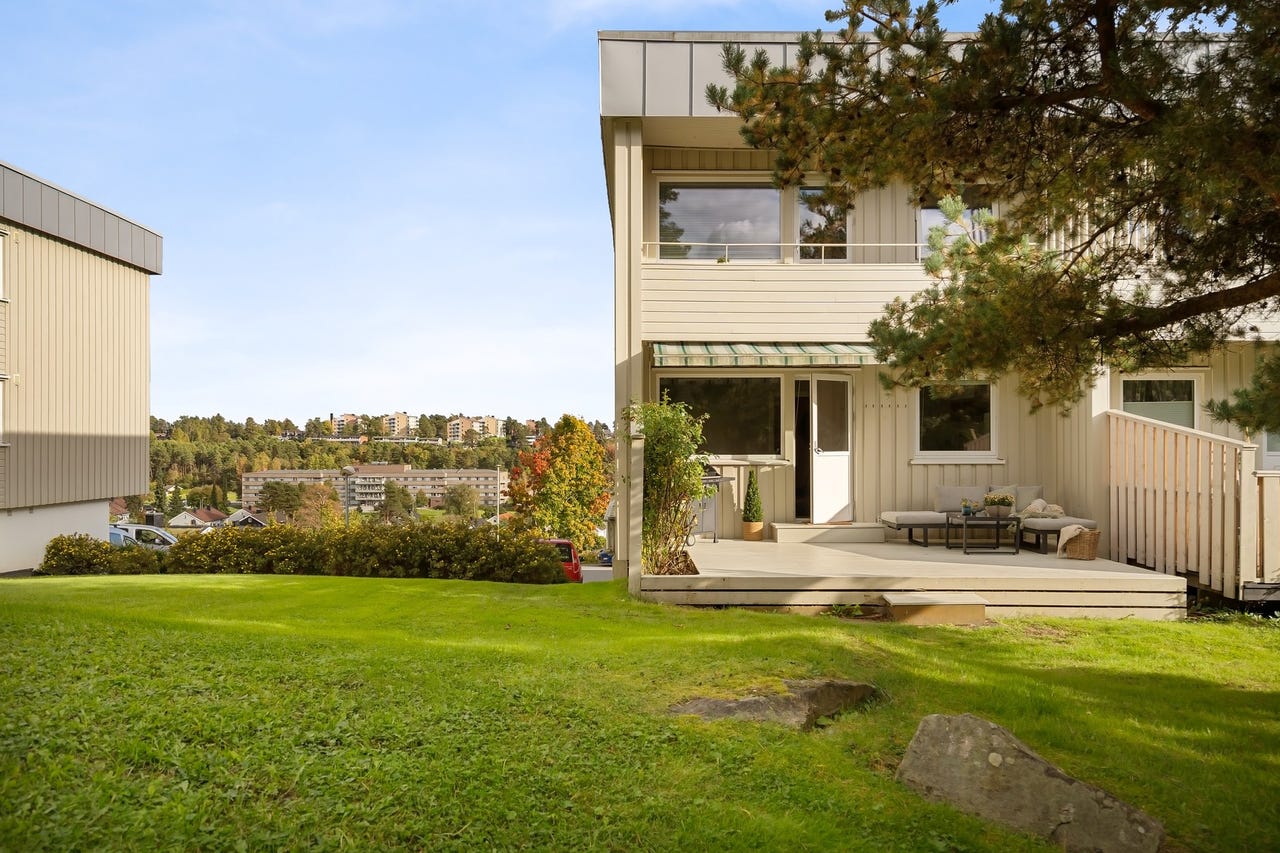 Lys og fresh sentrumsnær 2-roms beliggende på enden! Oppgradert bad ...