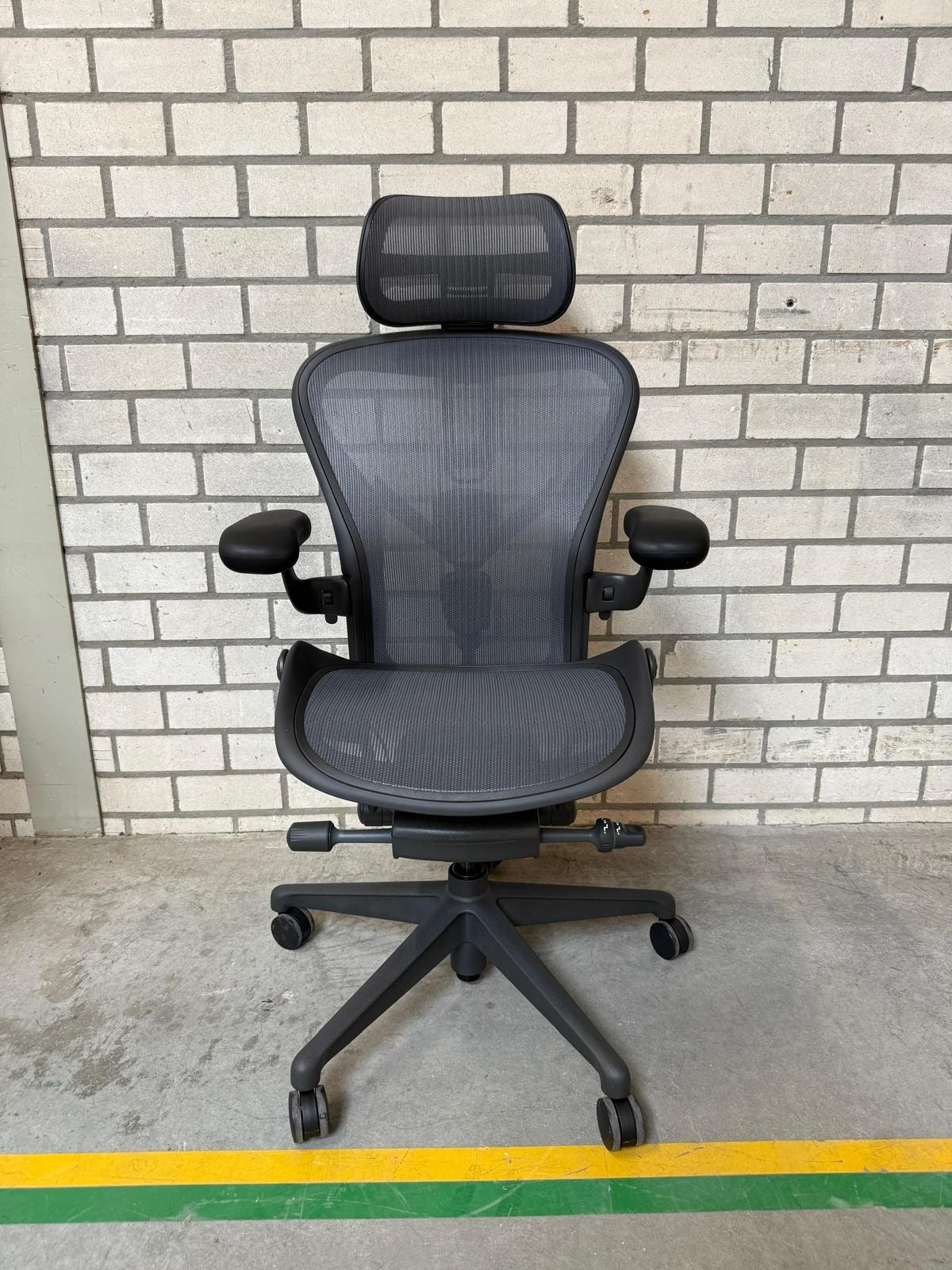 Herman Miller Aeron Remastered Graphite (Atlas Headrest) FINN-torget