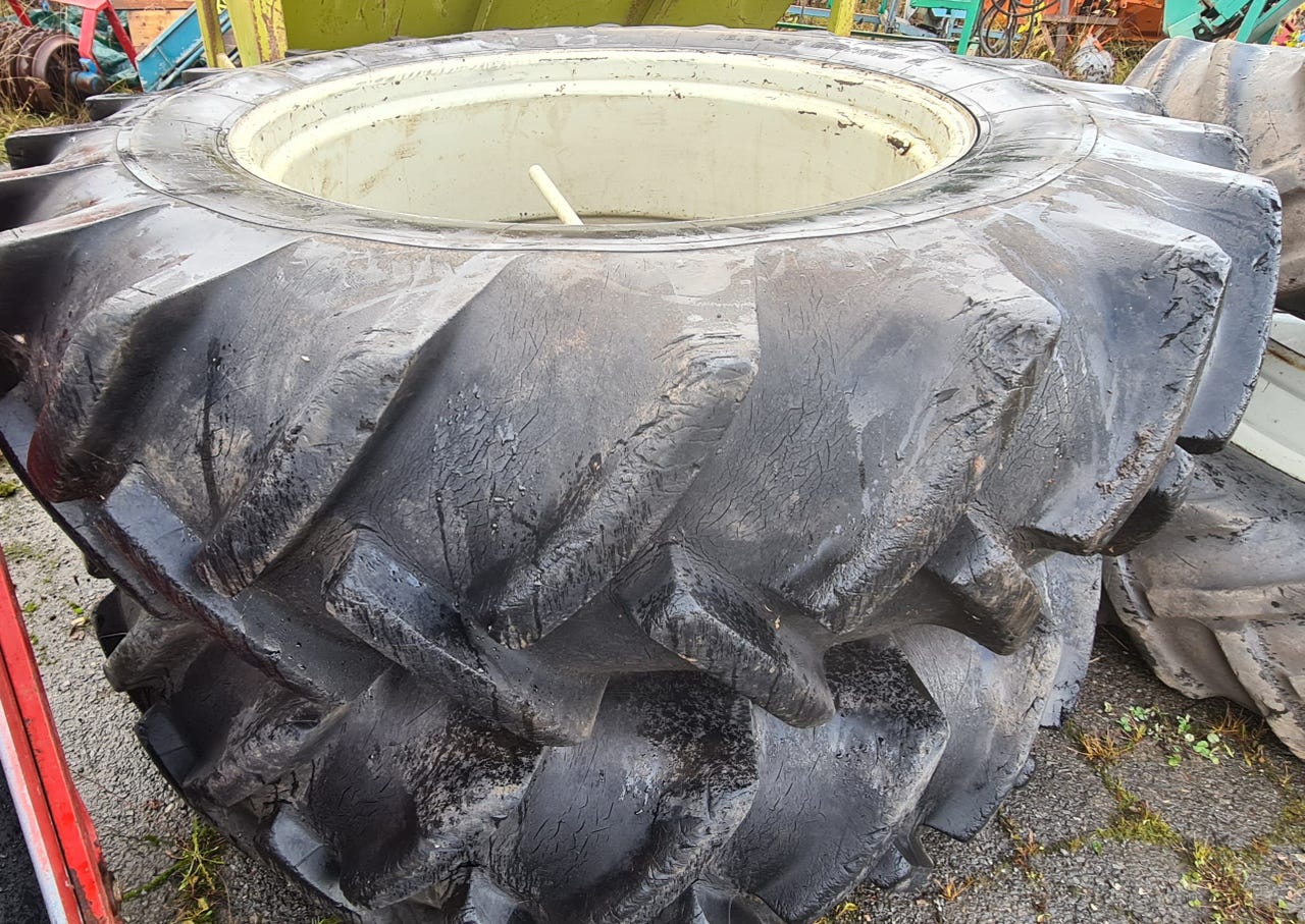 Tvillinghjul traktor bak 14.9-38 | FINN-torget