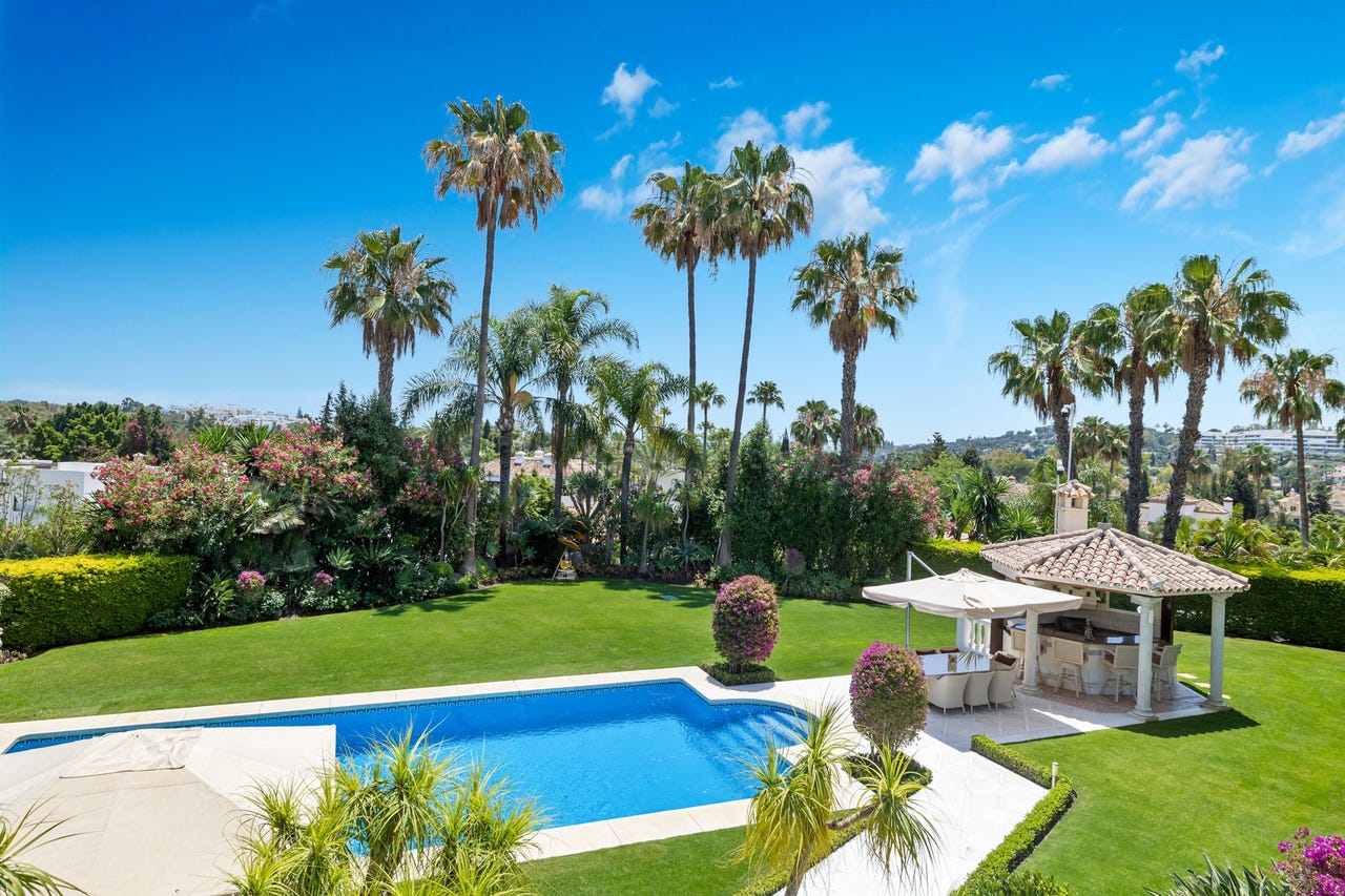 Eksklusiv villa i La Cerquilla, Nueva Andalucía - Nyrenovert perle med spektakulær utsikt mot La Concha – bilde 1