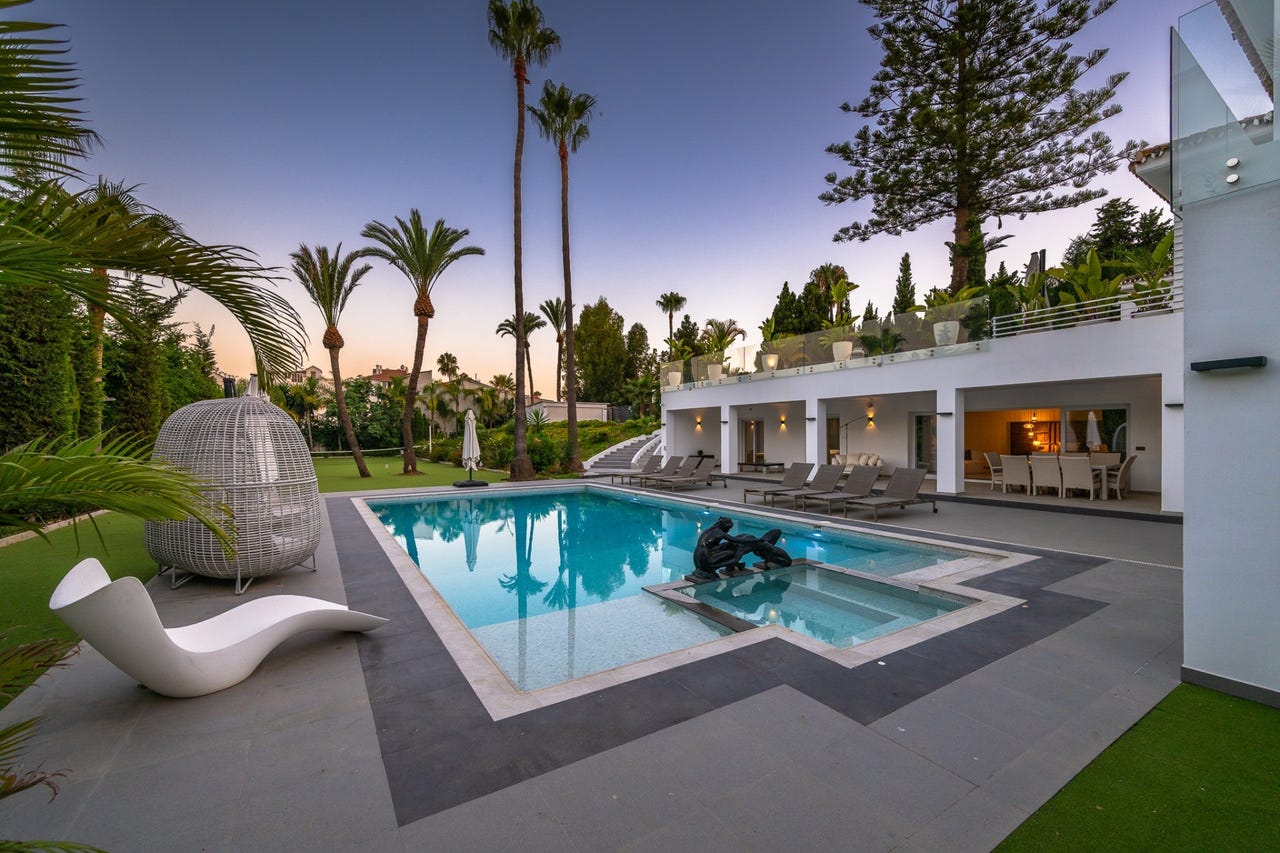 Estepona / Marbella - Fantastisk nyrenovert villa med 10 soverom, utleiedel med eget basseng – bilde 1