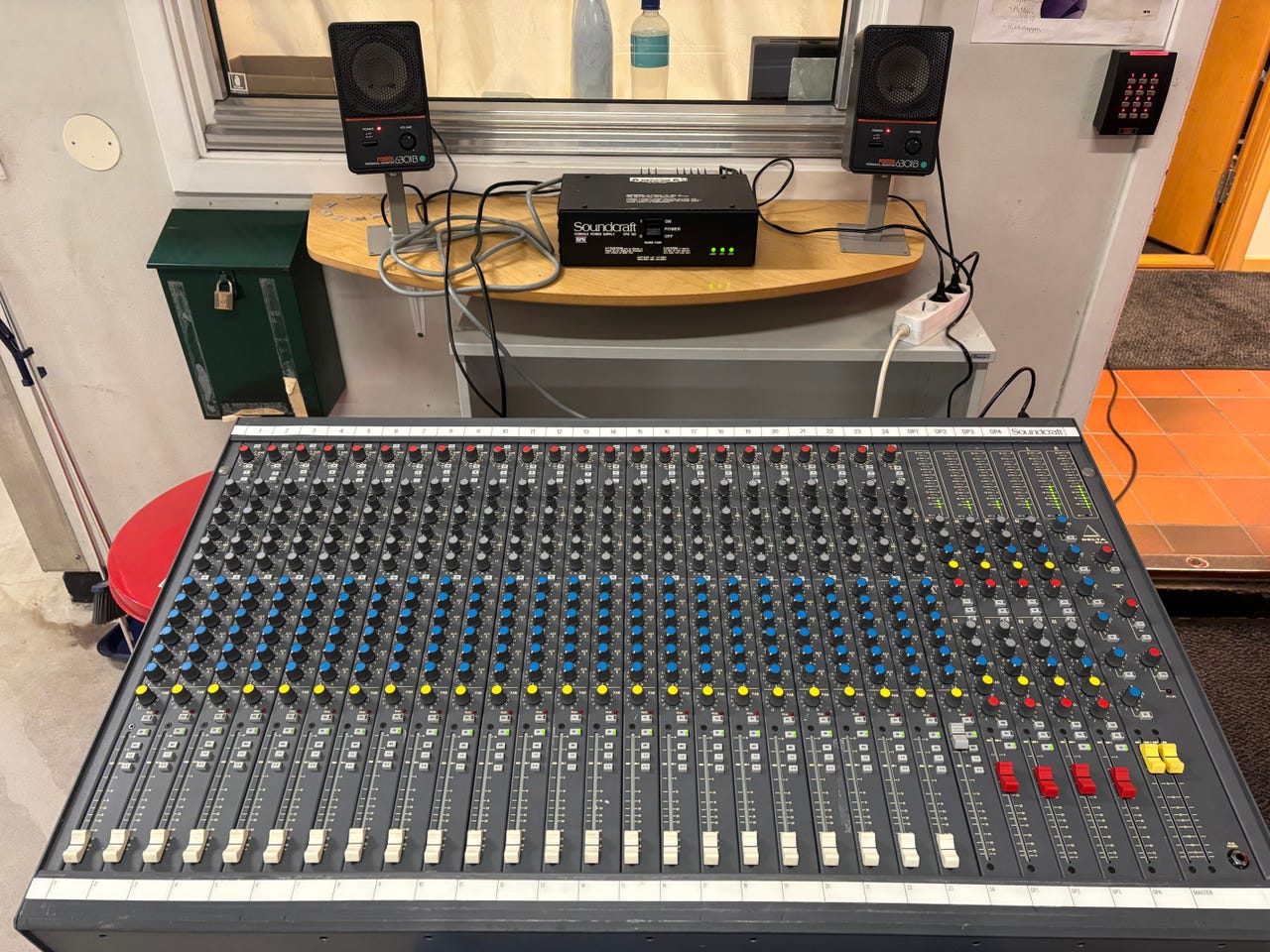 Soundcraft Delta 200 analog 24 kanal PA lydmikser | FINN-torget