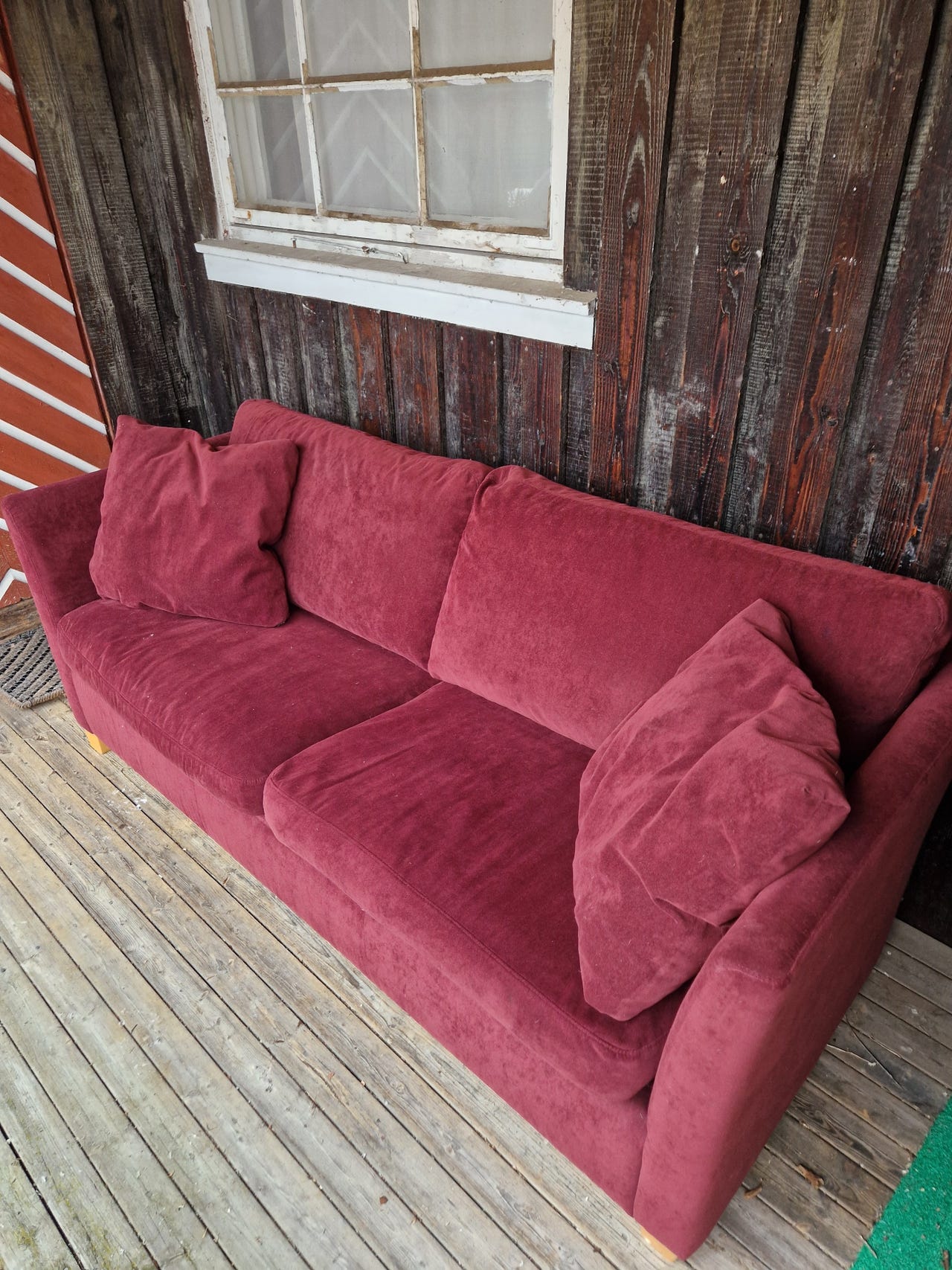 Elegant rød sofa | FINN-torget