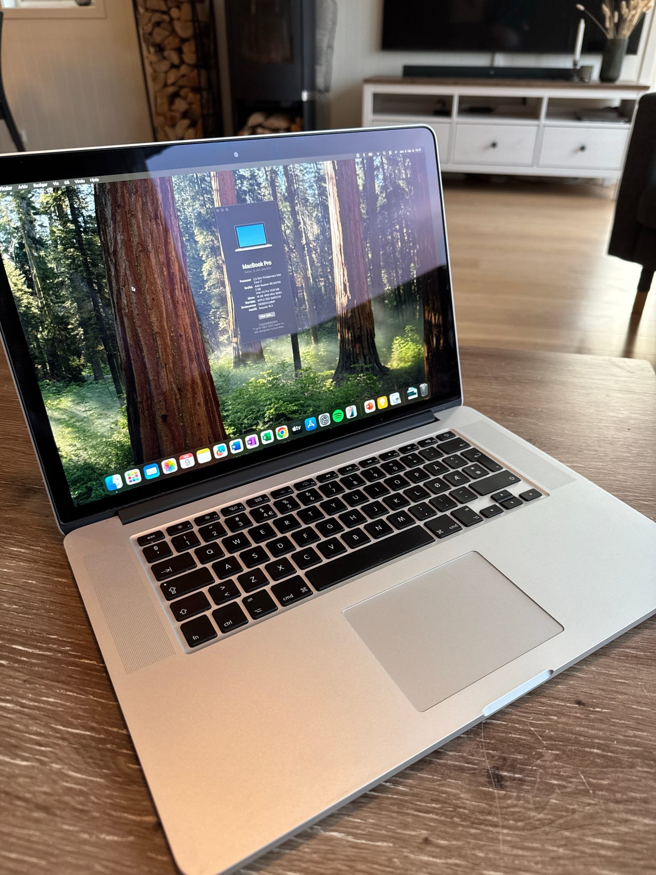 Macbook Pro 15 retina (Mid 2015) R9 M370X - 512GB | FINN-torget