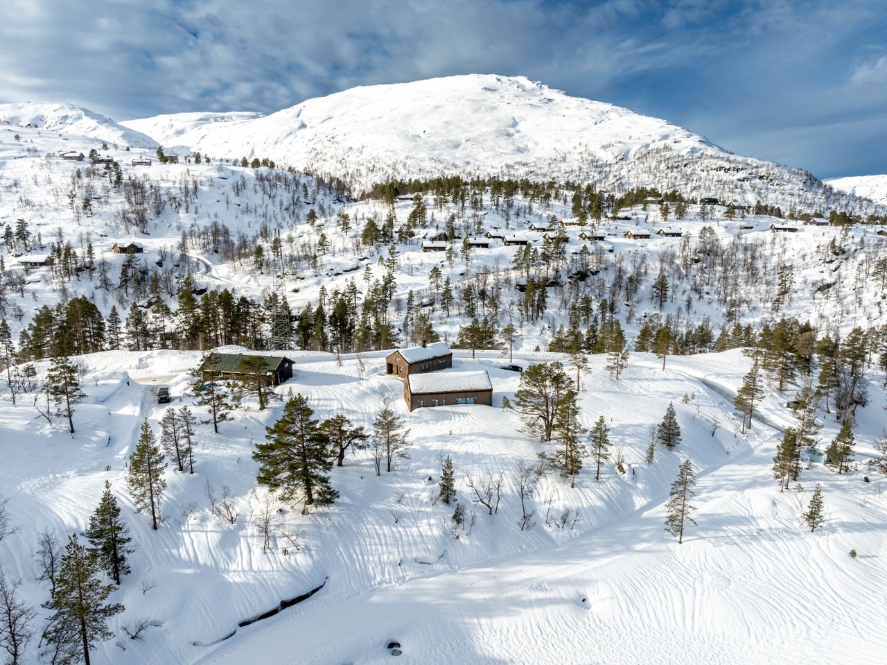 INNFLYTNINGSKLAR flott hytte med høy standard! Få meter fra skiløypa!