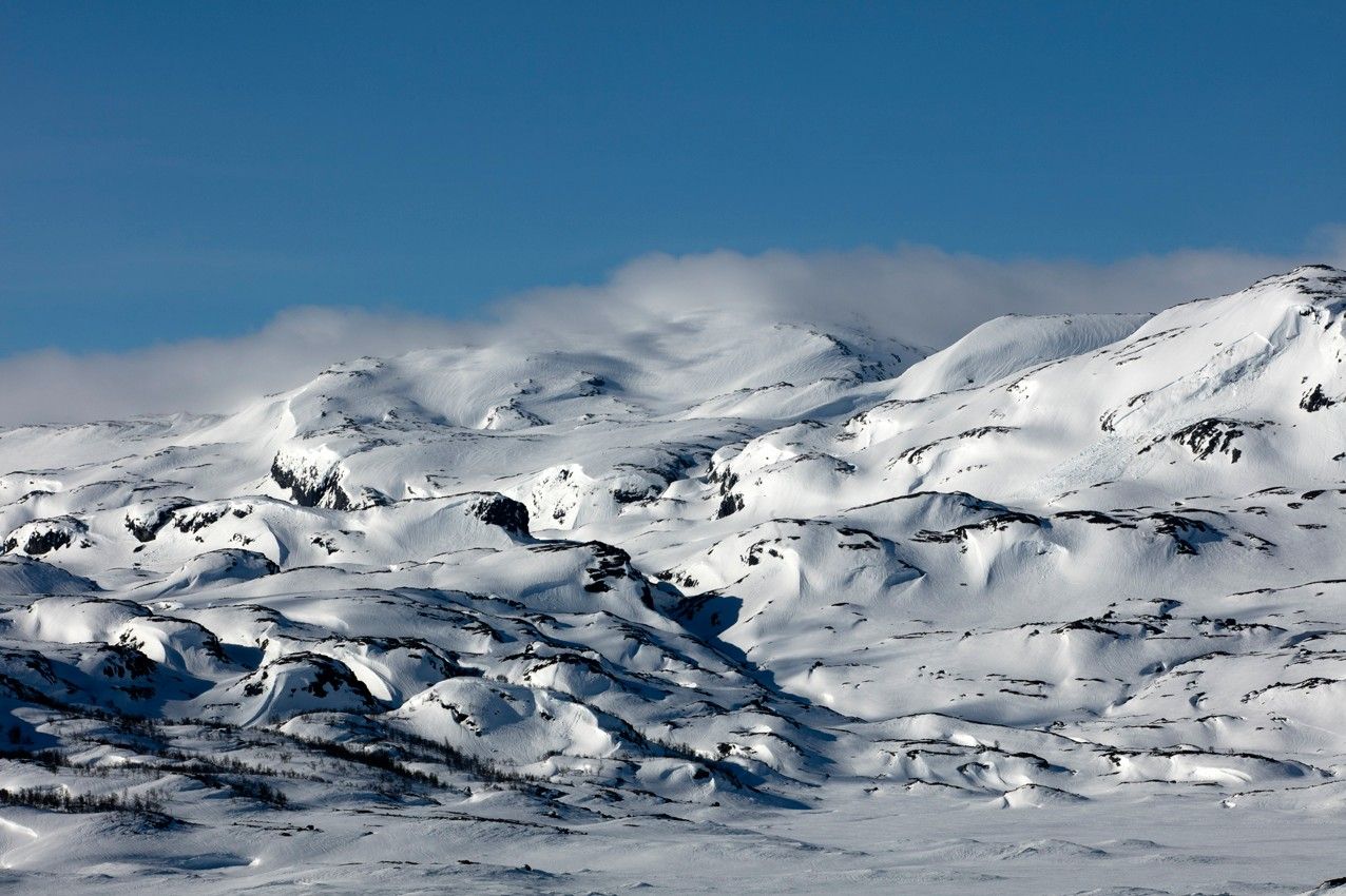 Stor familiehytte med høy standard – ski in/out – prosjektert på flott, sørvendt og solrik tomt midt i trekket!