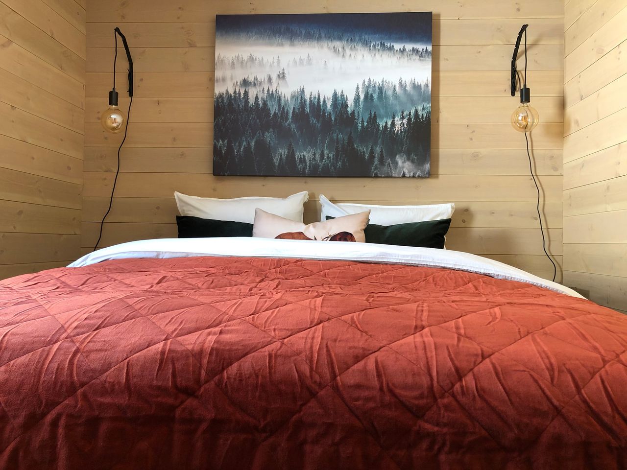Stor familiehytte med høy standard – ski in/out – prosjektert på flott, sørvendt og solrik tomt midt i trekket!