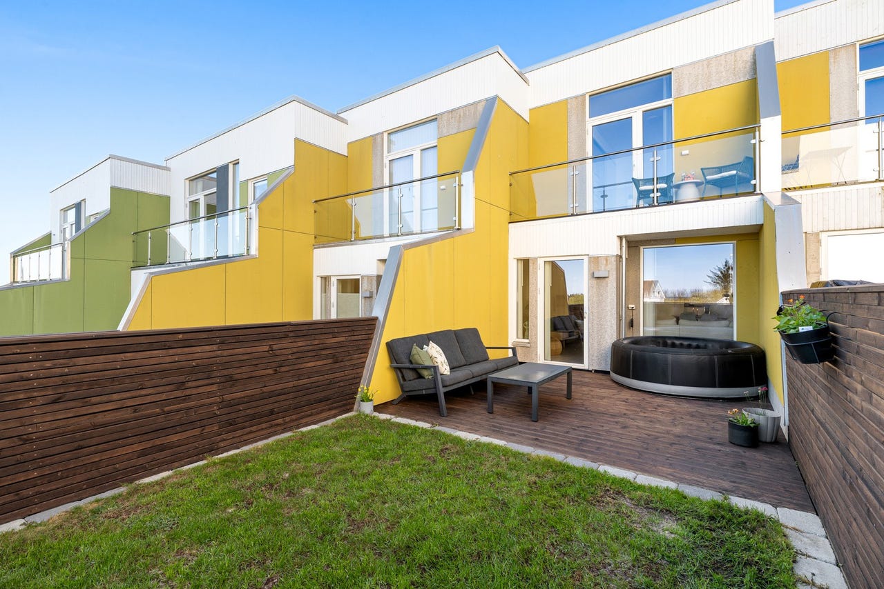 Moderne og innbydende rekkehus perfekt for så mange. Beliggende i et ...